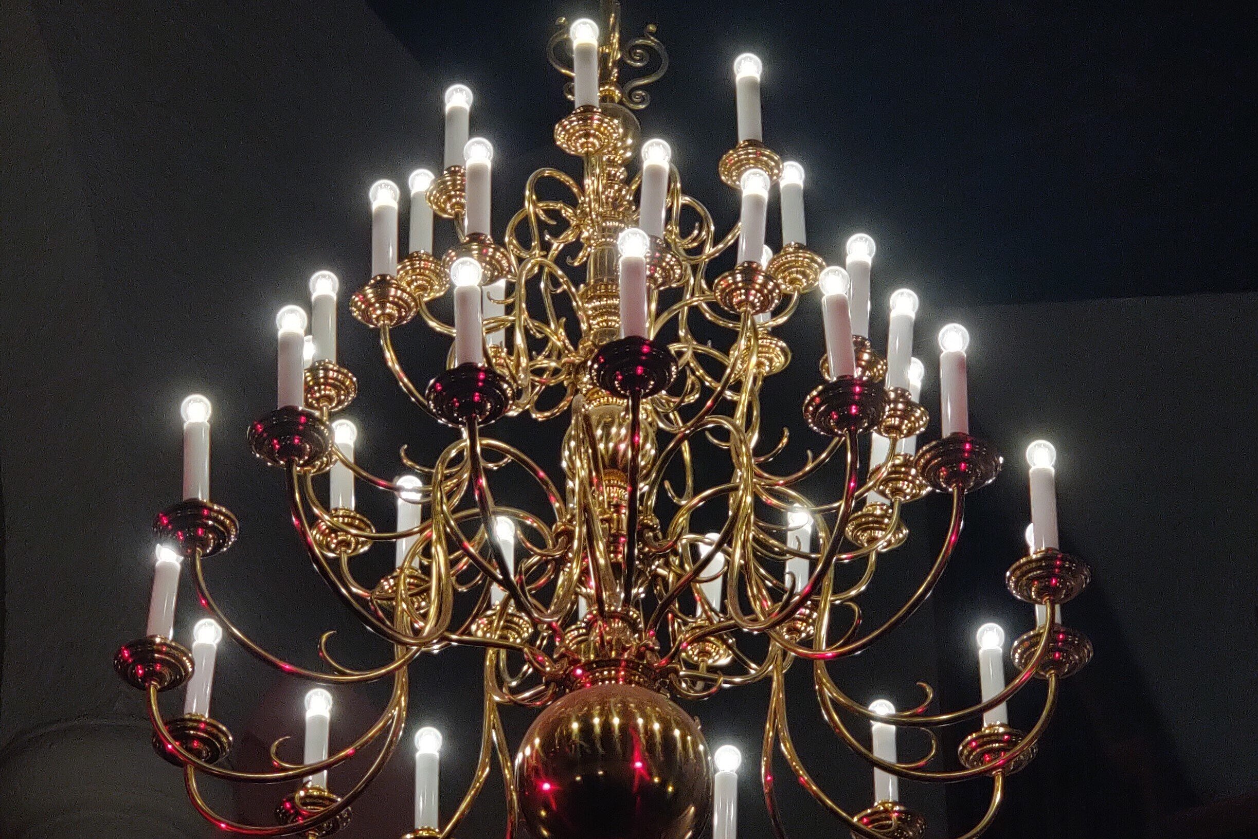 Kronleuchter in der Reformierten Kirche Leipzig, Foto: Felix Lingath Kronleuchter in der Reformierten Kirche Leipzig, Foto: Felix Lingath