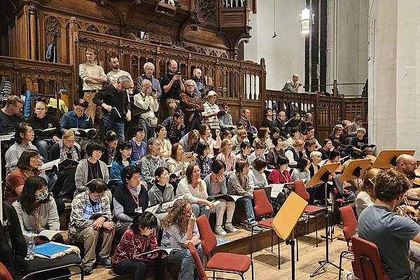 Probe in der Thomaskirche Leipzig mit der Yokohama Choral Society, Foto: Felix Lingath Probe in der Thomaskirche Leipzig mit der Yokohama Choral Society, Foto: Felix Lingath