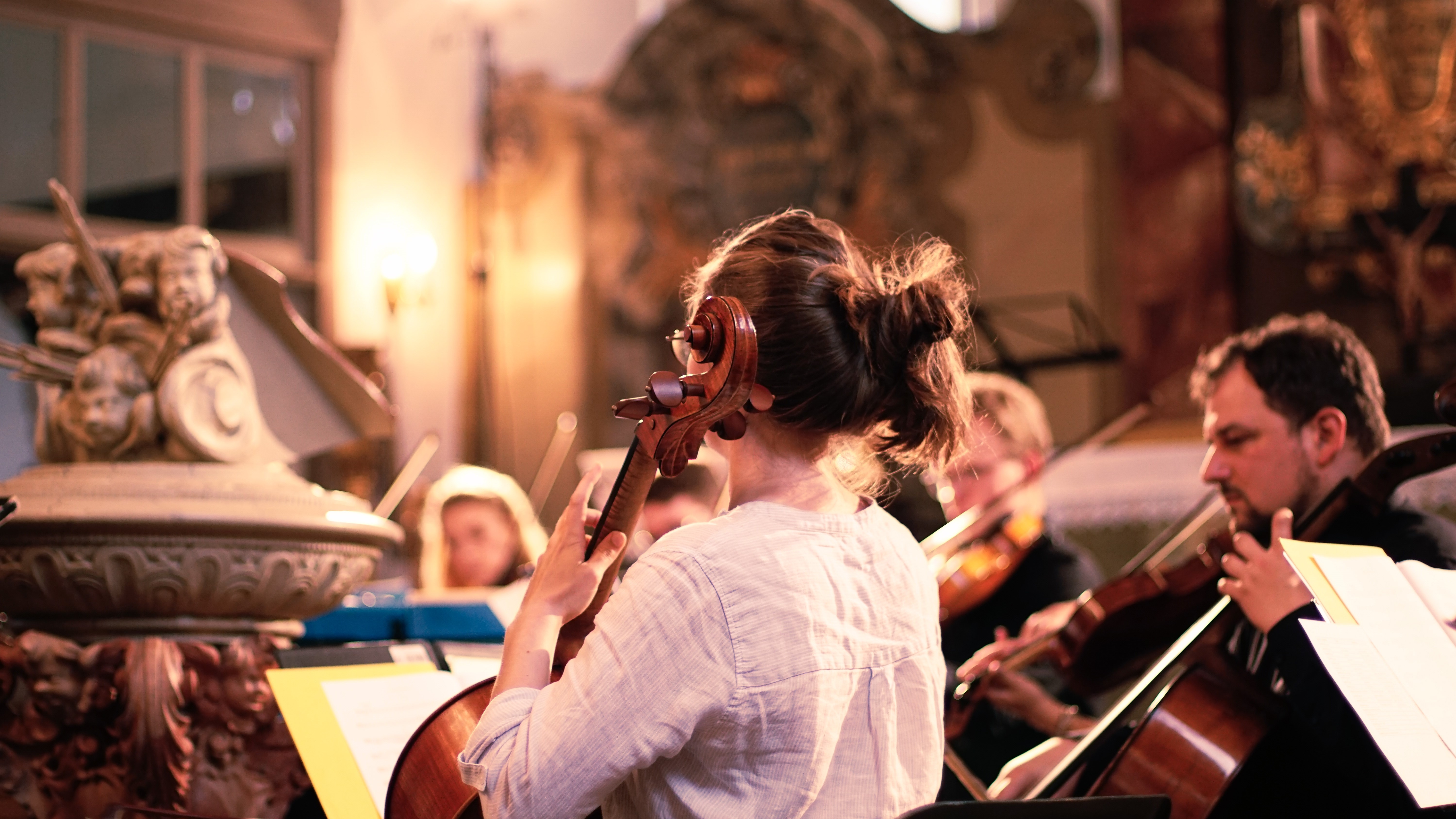 Streicher während der Probenarbeit, Foto: Noliana Dicke Streicher während der Probenarbeit, Foto: Noliana Dicke