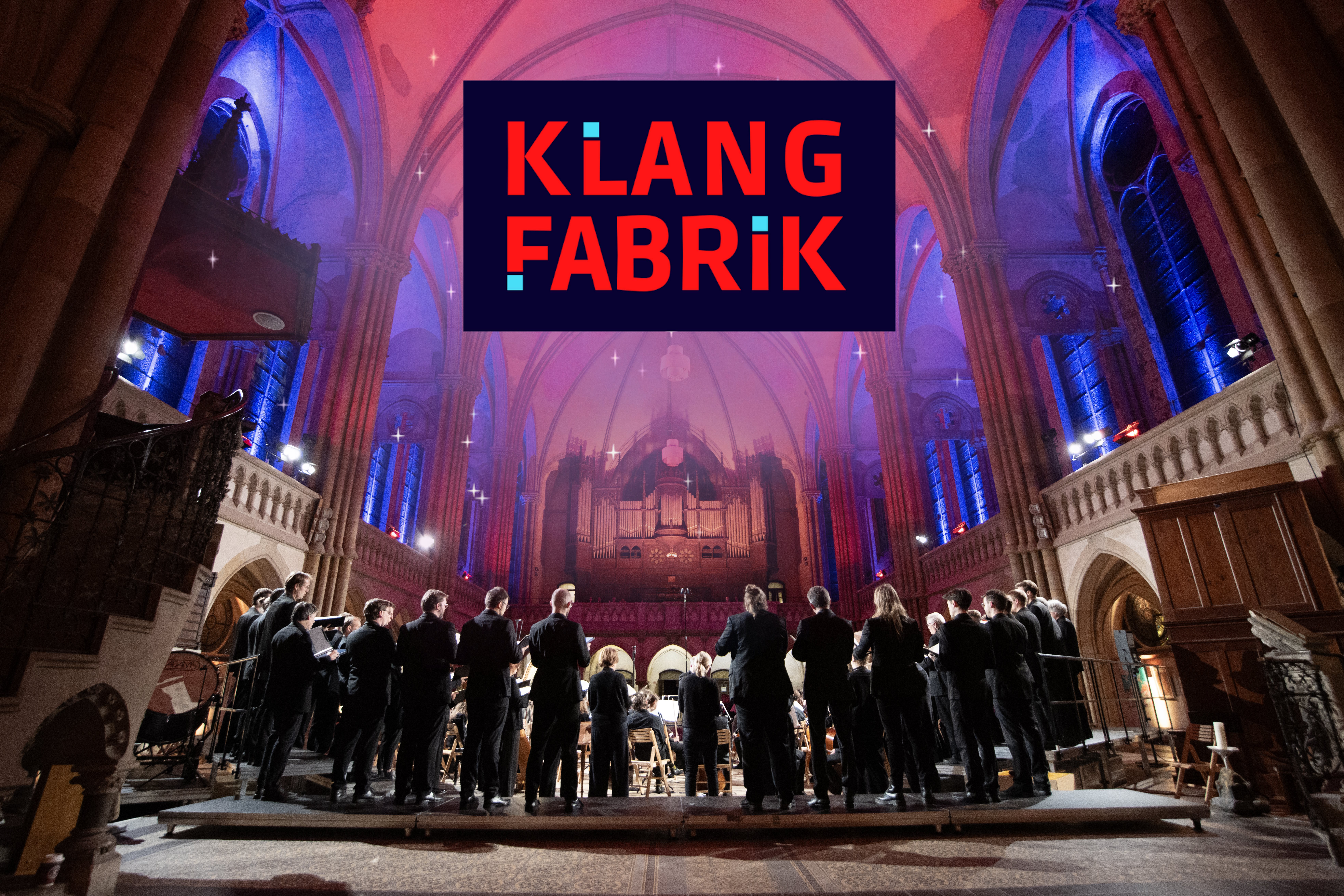 Klangfabrik in der Peterskirche mit Logo, Foto: Martin Türke Klangfabrik in der Peterskirche mit Logo, Foto: Martin Türke